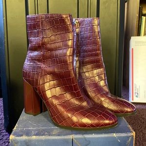 Maroon Coach Leather Heeled Boots. Size 10. Worn once! Bought in Italy 🥰